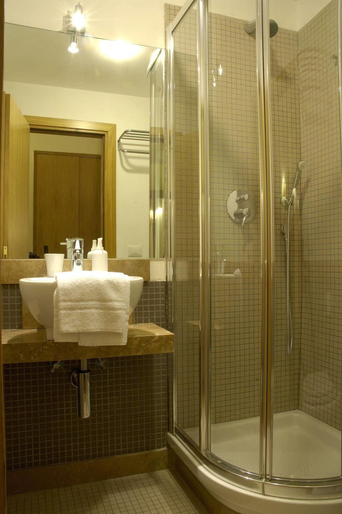 Domus Cavour 3* Rom