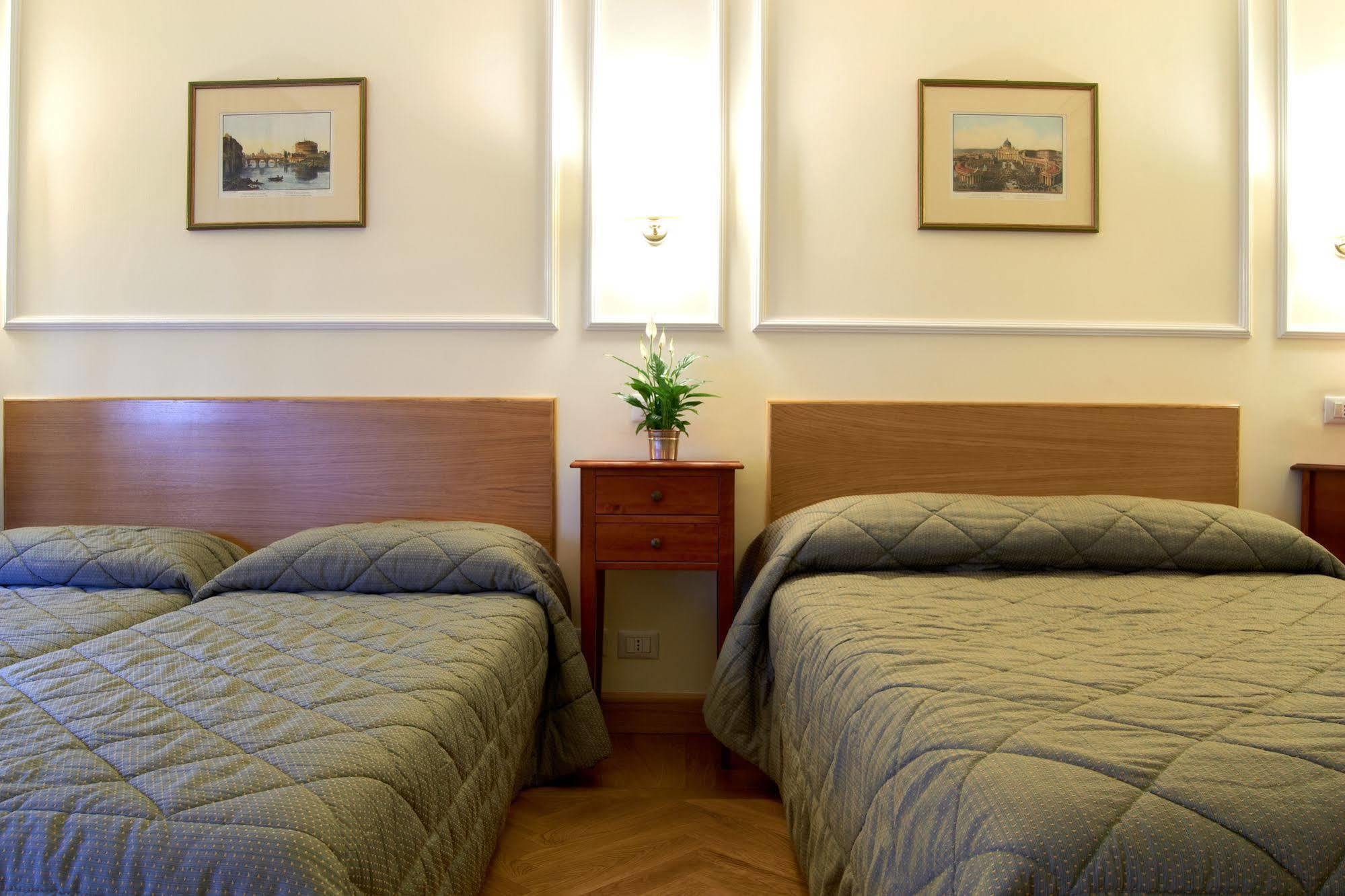 Domus Cavour 3* Rom