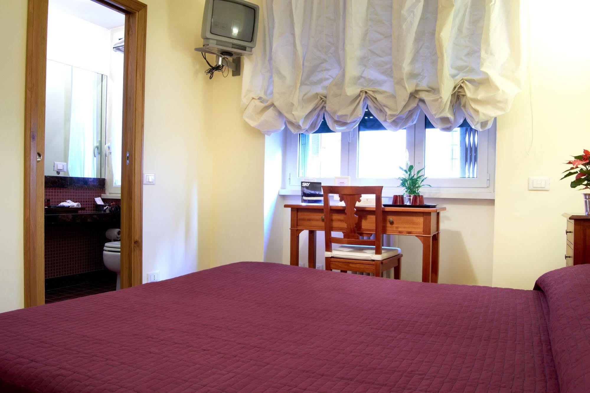 Domus Cavour 3* Rom
